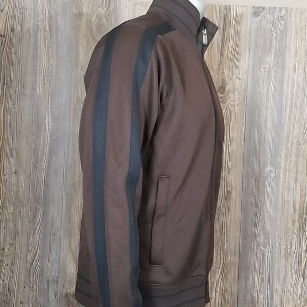 The north face mans sweater size medium